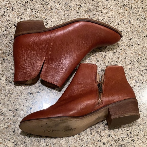 Size 8 Women’s Splendid Hamptyn Split Bootie - Picture 3 of 9